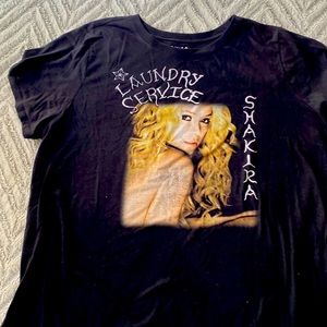 Shakira t shirt size torrid 4